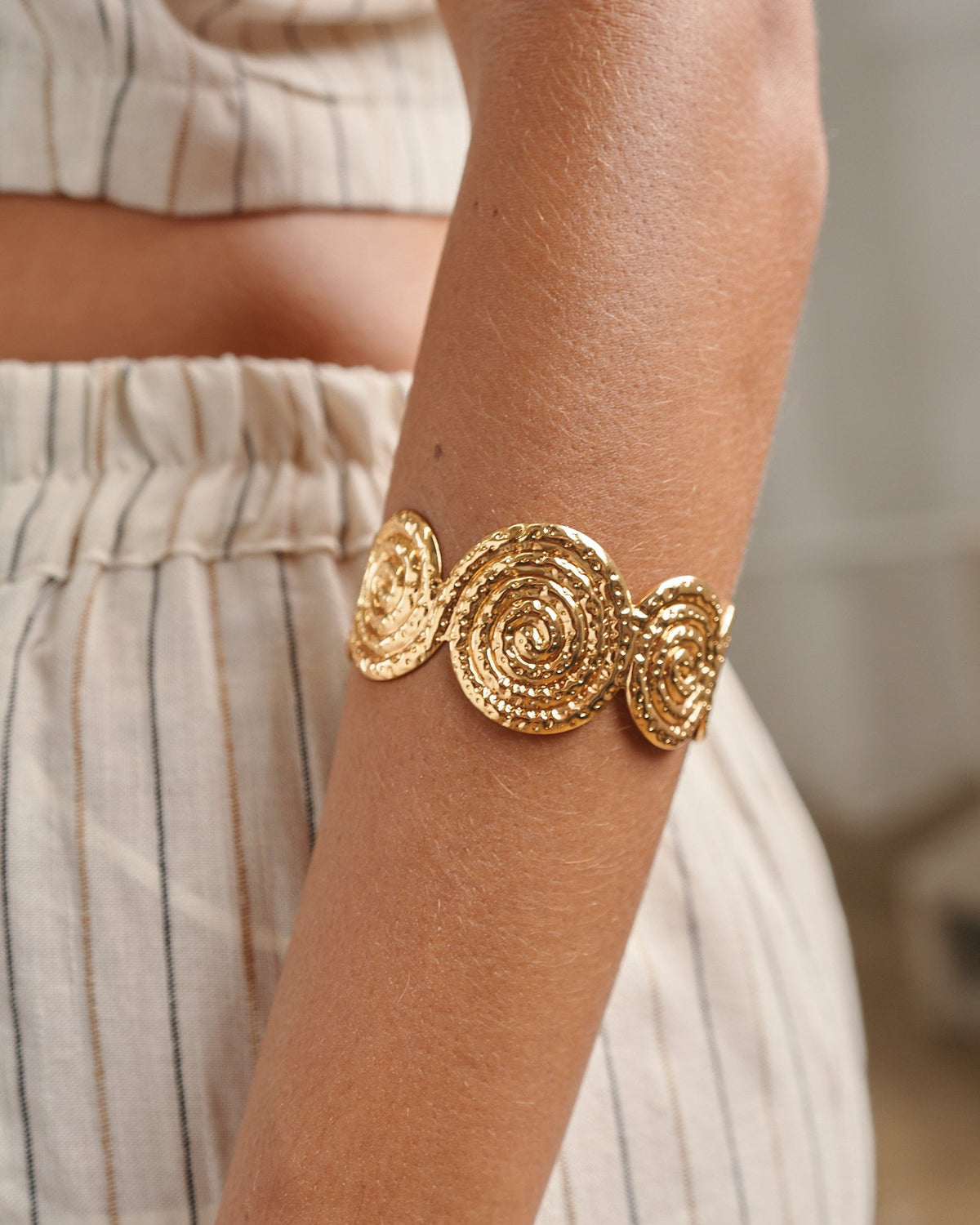 16k Plated Swirls Cuff