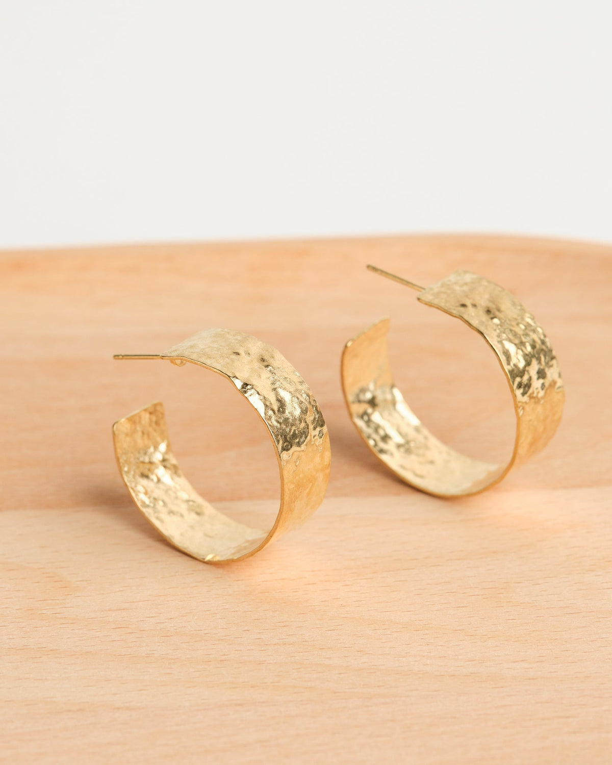 16K Plated Hammered Wide Hoops