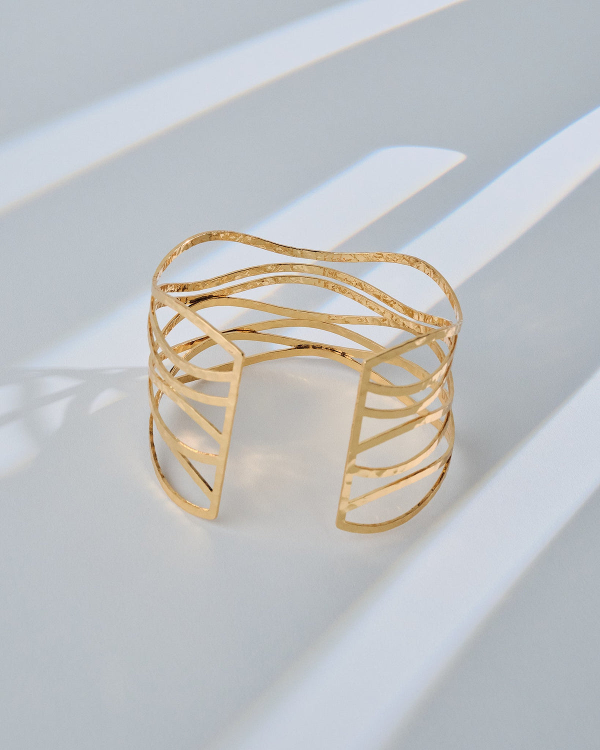 16K Plated Wavy Armcuff