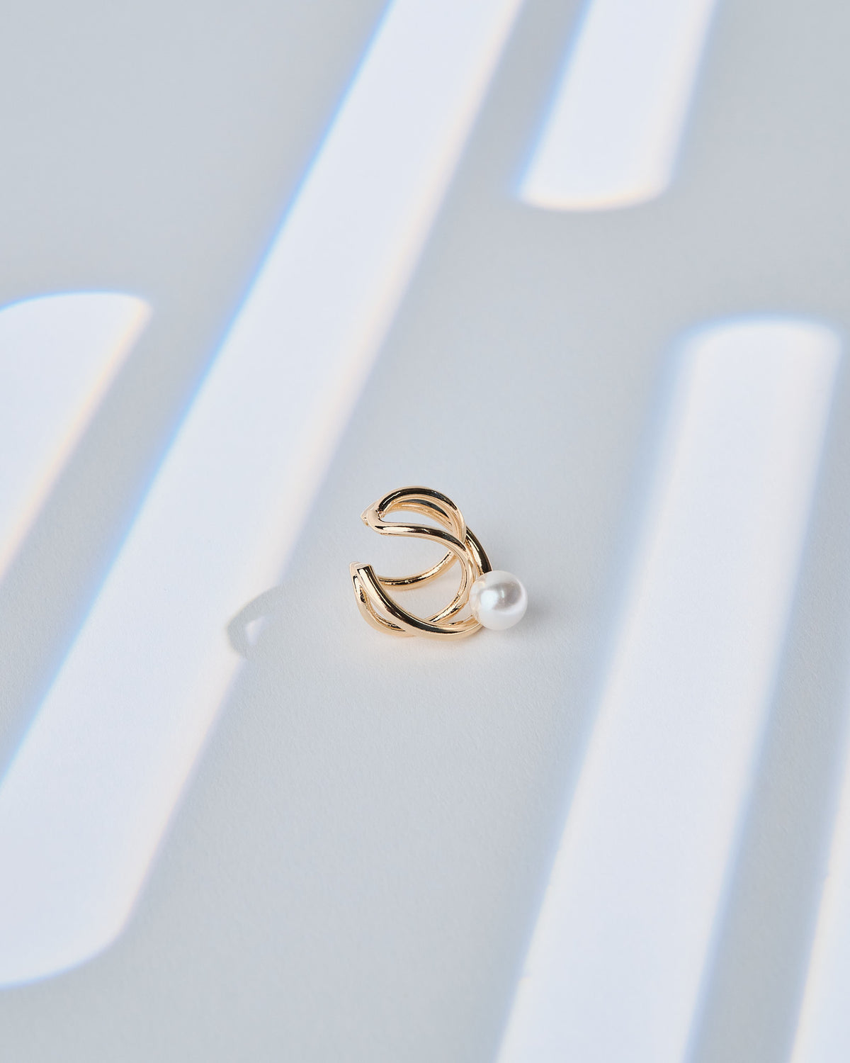 16K Plated Perla Earcuff