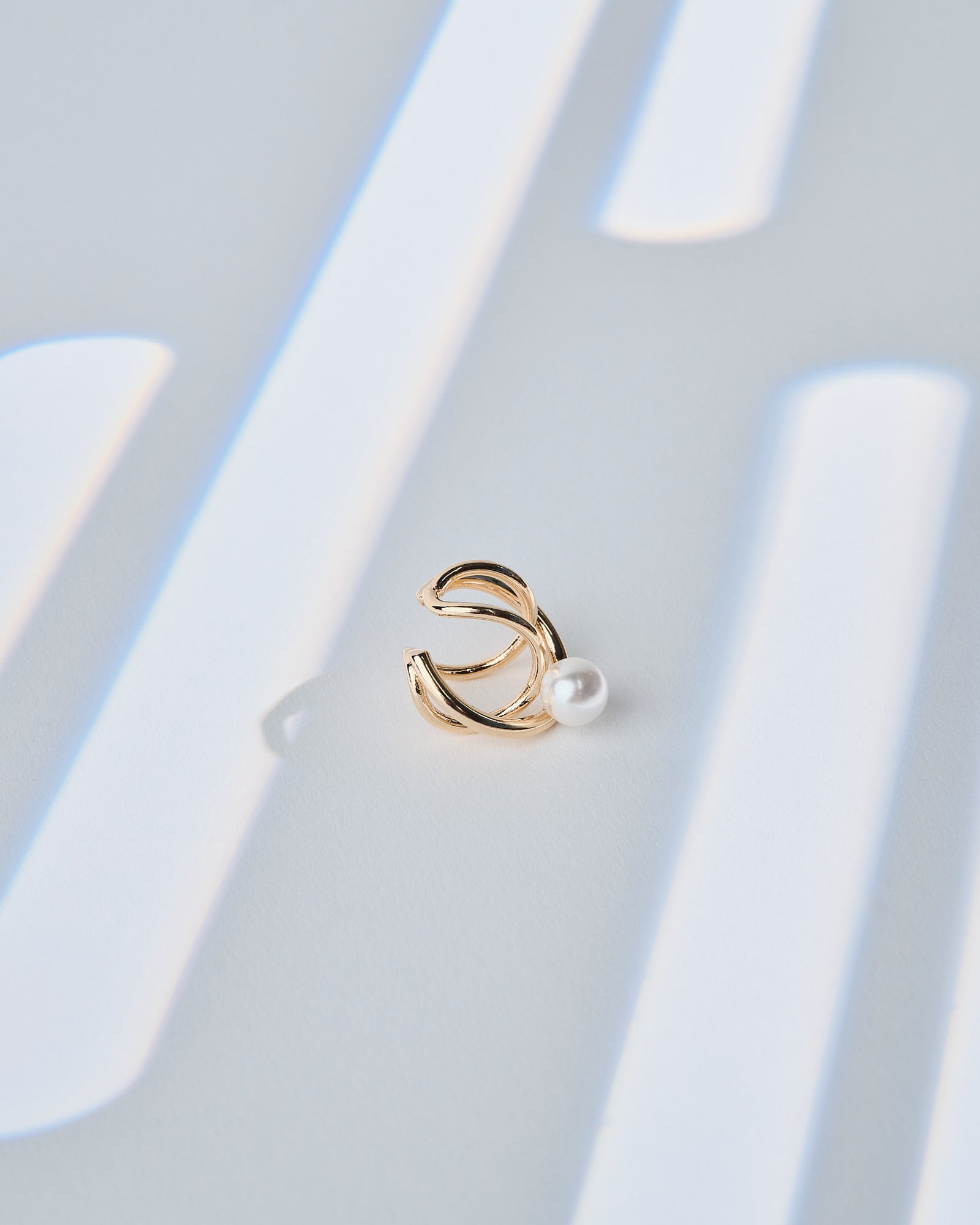 16K Plated Perla Earcuff