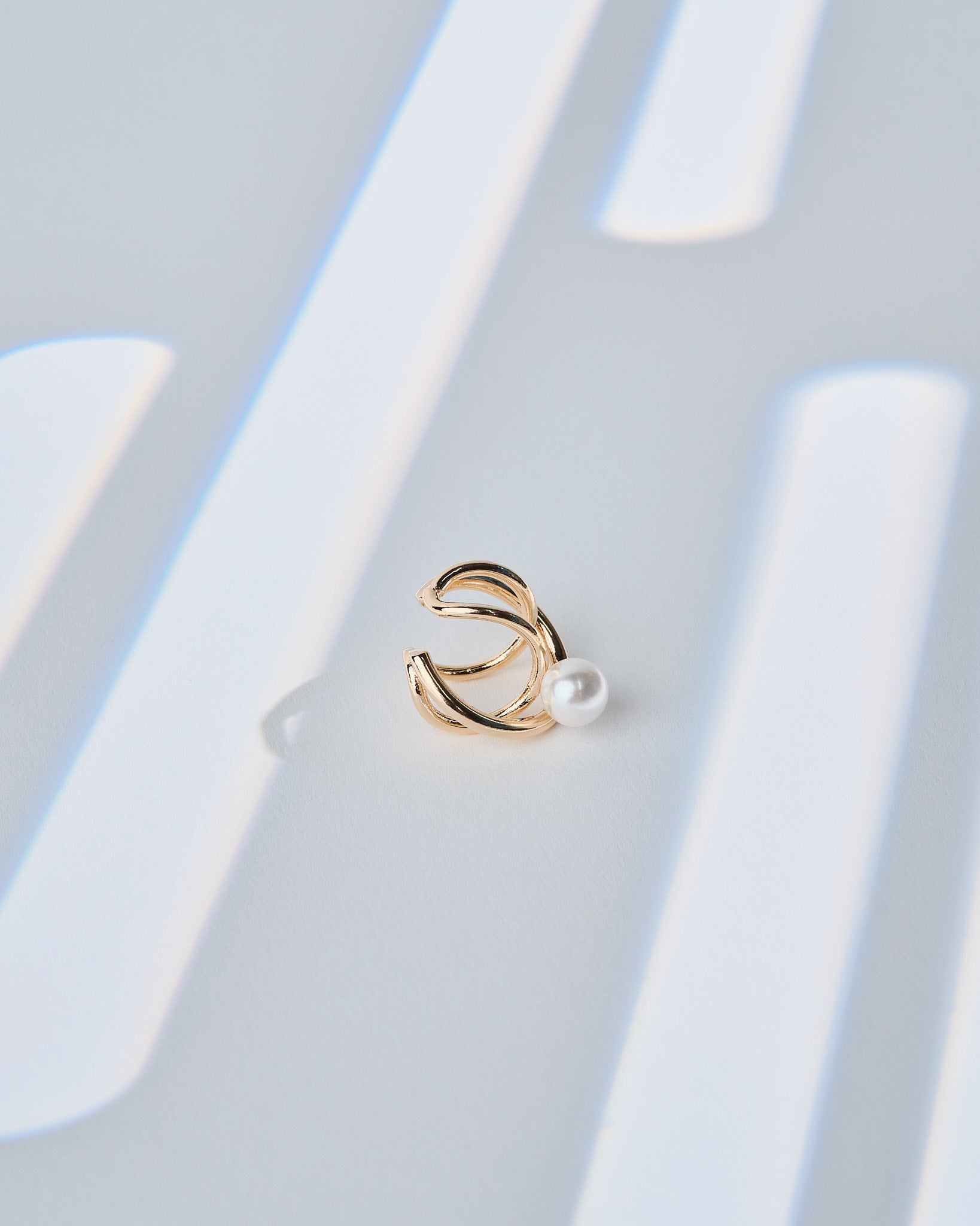 16K Plated Perla Earcuff