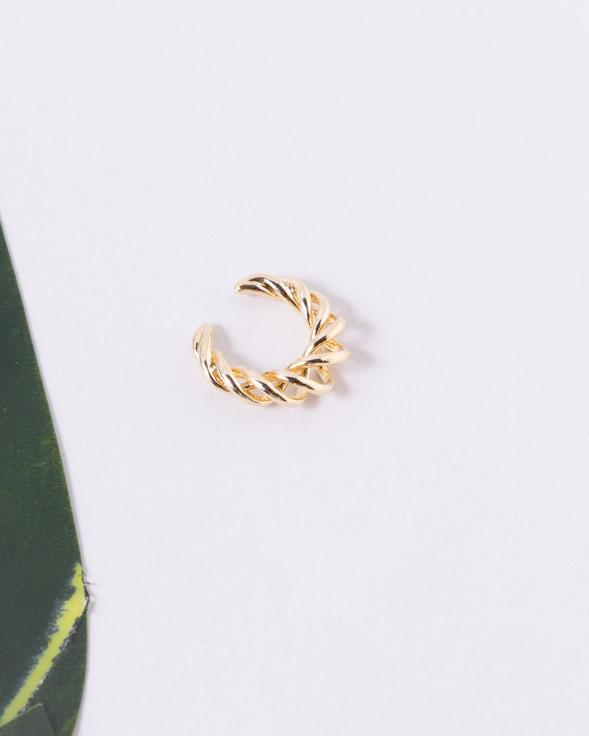 16K Plated Twist Earcuff