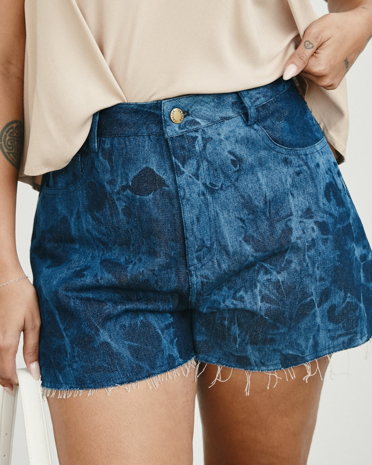 Distressed Short