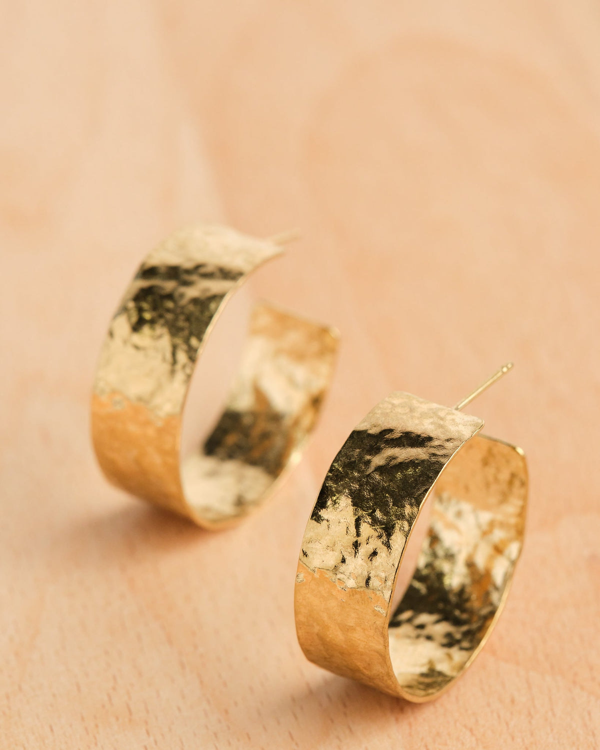 16K Plated Hammered Wide Hoops