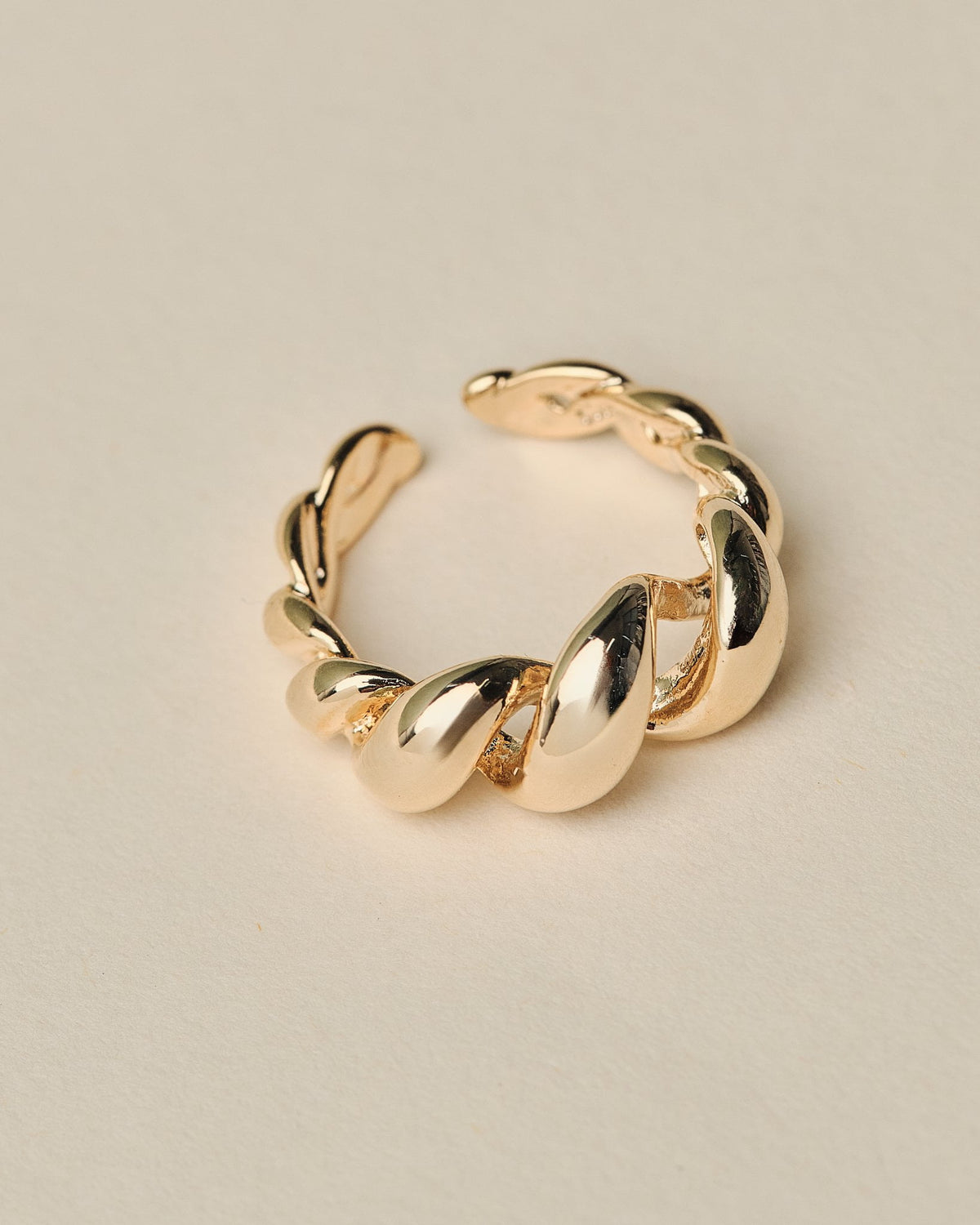 16K Plated Twisty Earcuff