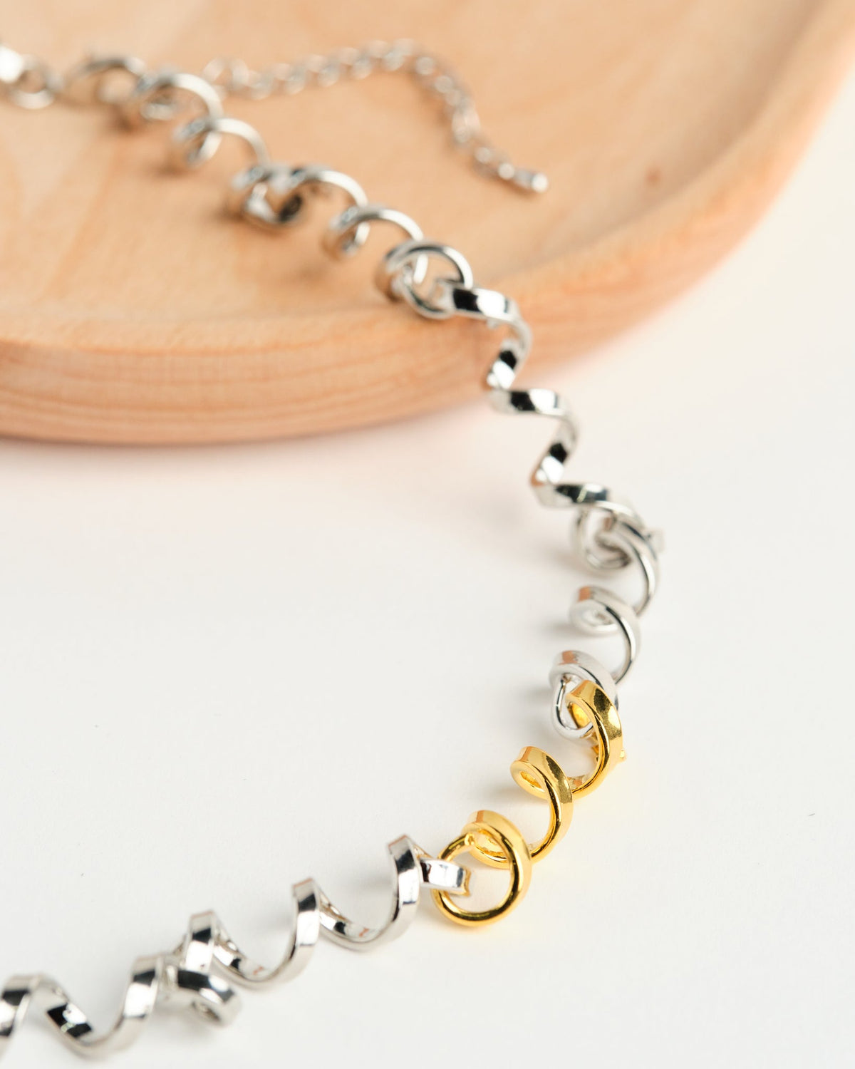 Metallic Curly Necklace