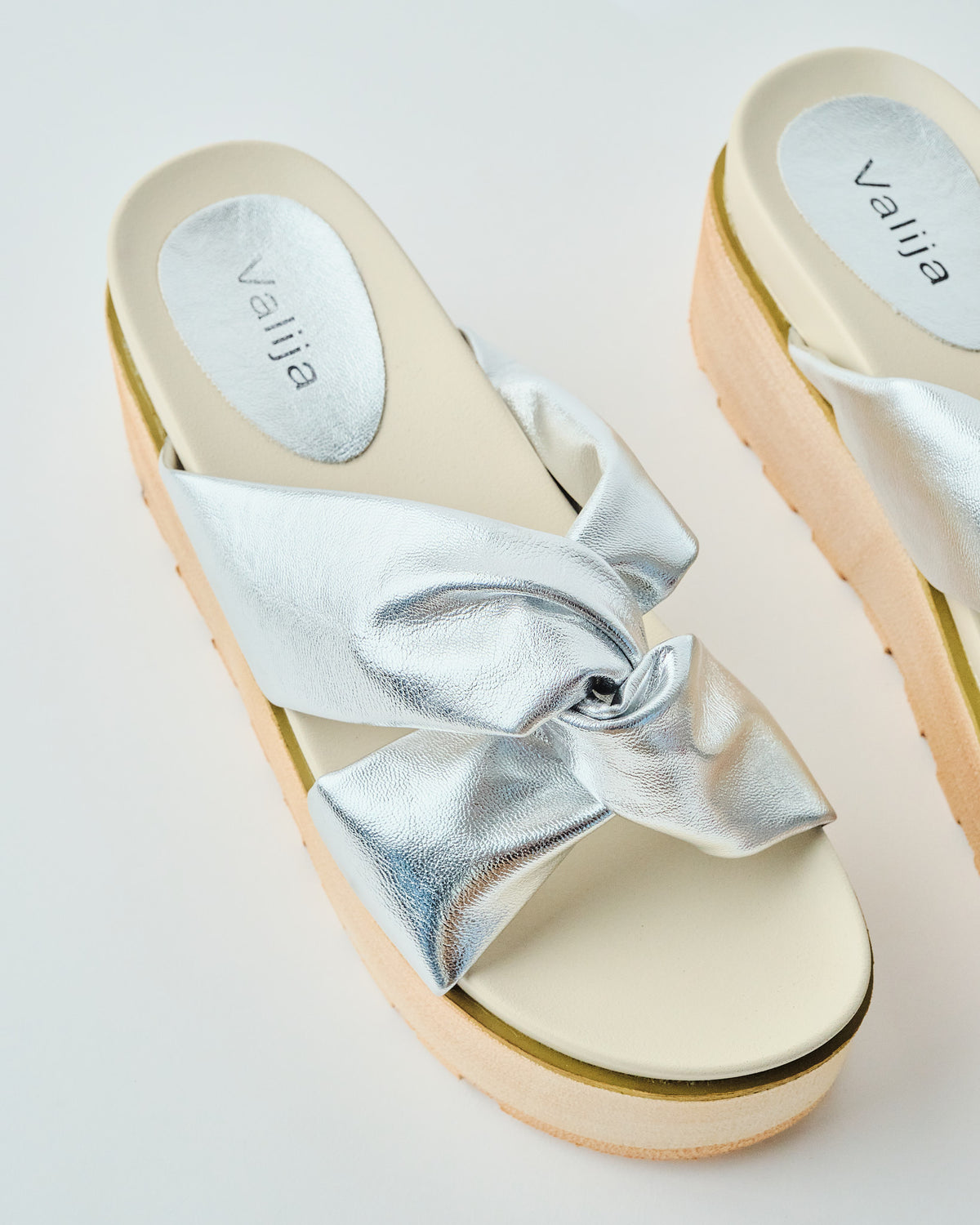 Twist &amp; Shout Flatform