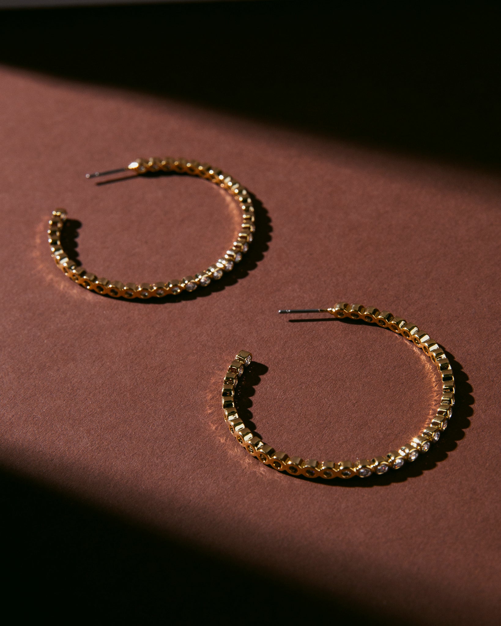 18K Plated Mucho Brillo Hoops