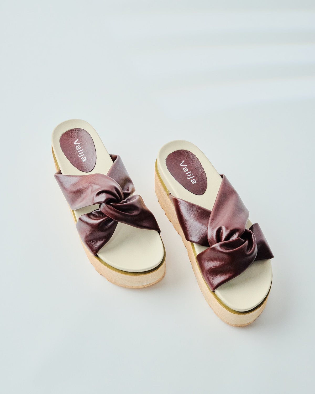 Twist &amp; Shout Flatform