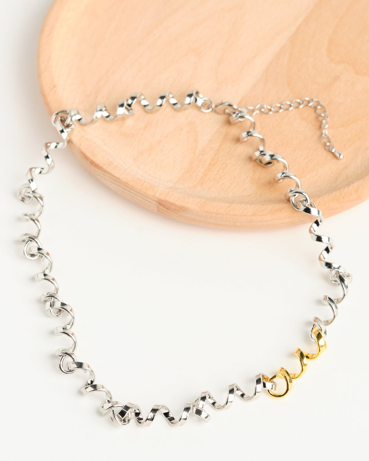 Metallic Curly Necklace