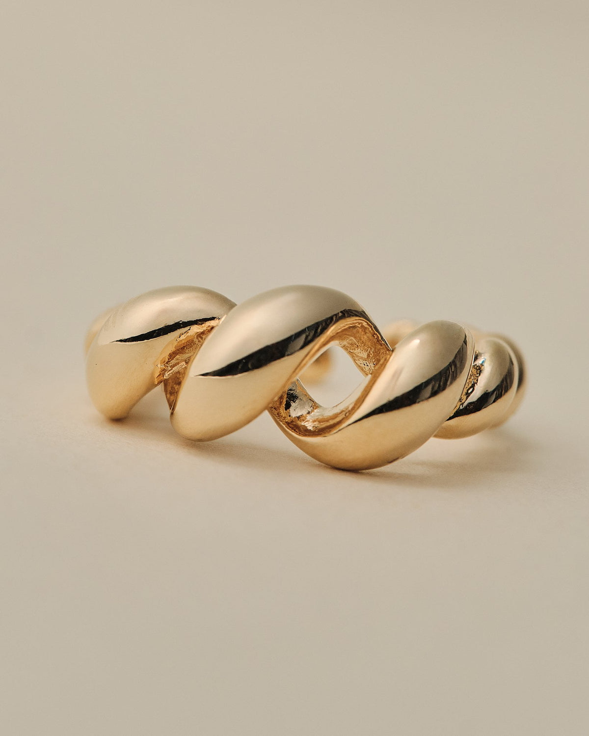 16K Plated Twisty Earcuff