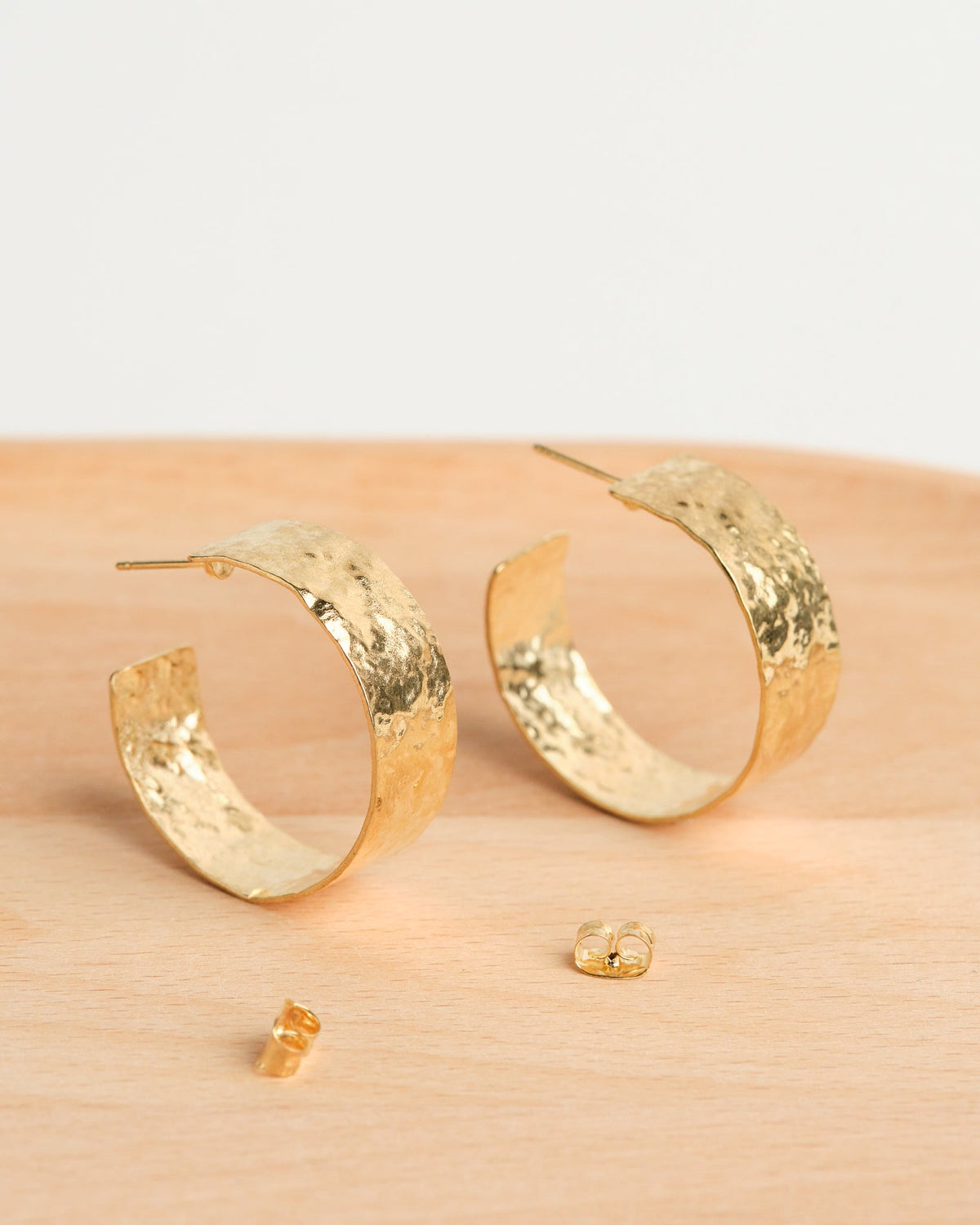 16K Plated Hammered Wide Hoops
