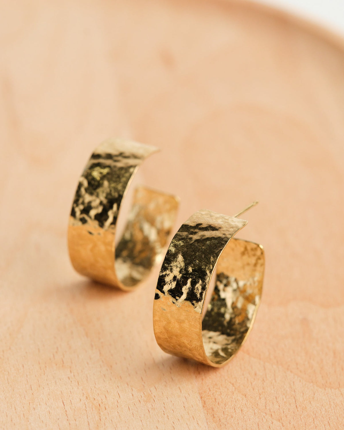 16K Plated Hammered Wide Hoops