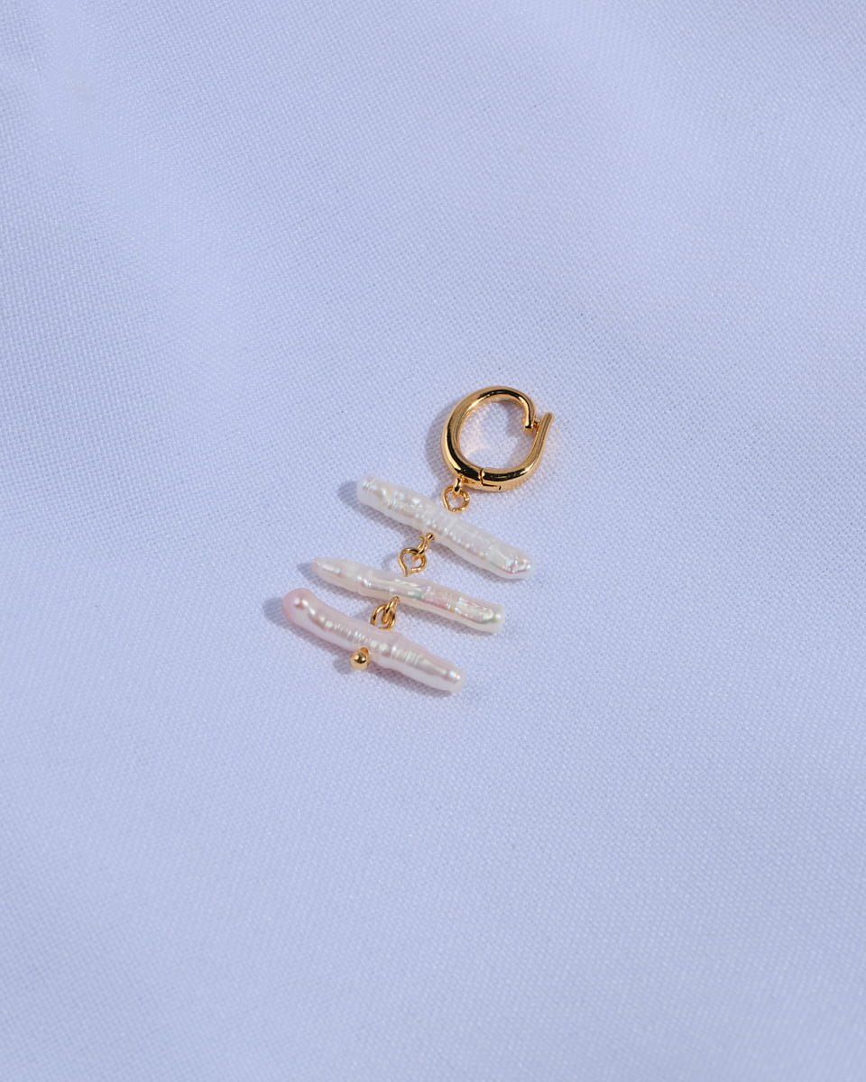 18K Plated Tres Perlas Charm
