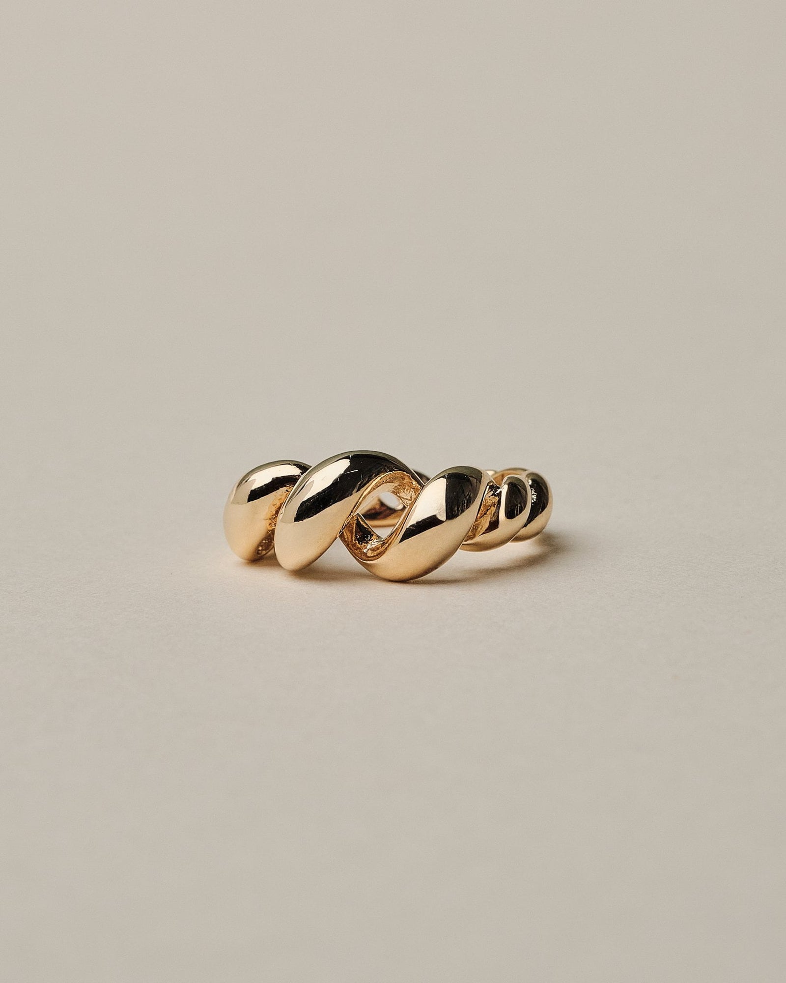 16K Plated Twisty Earcuff