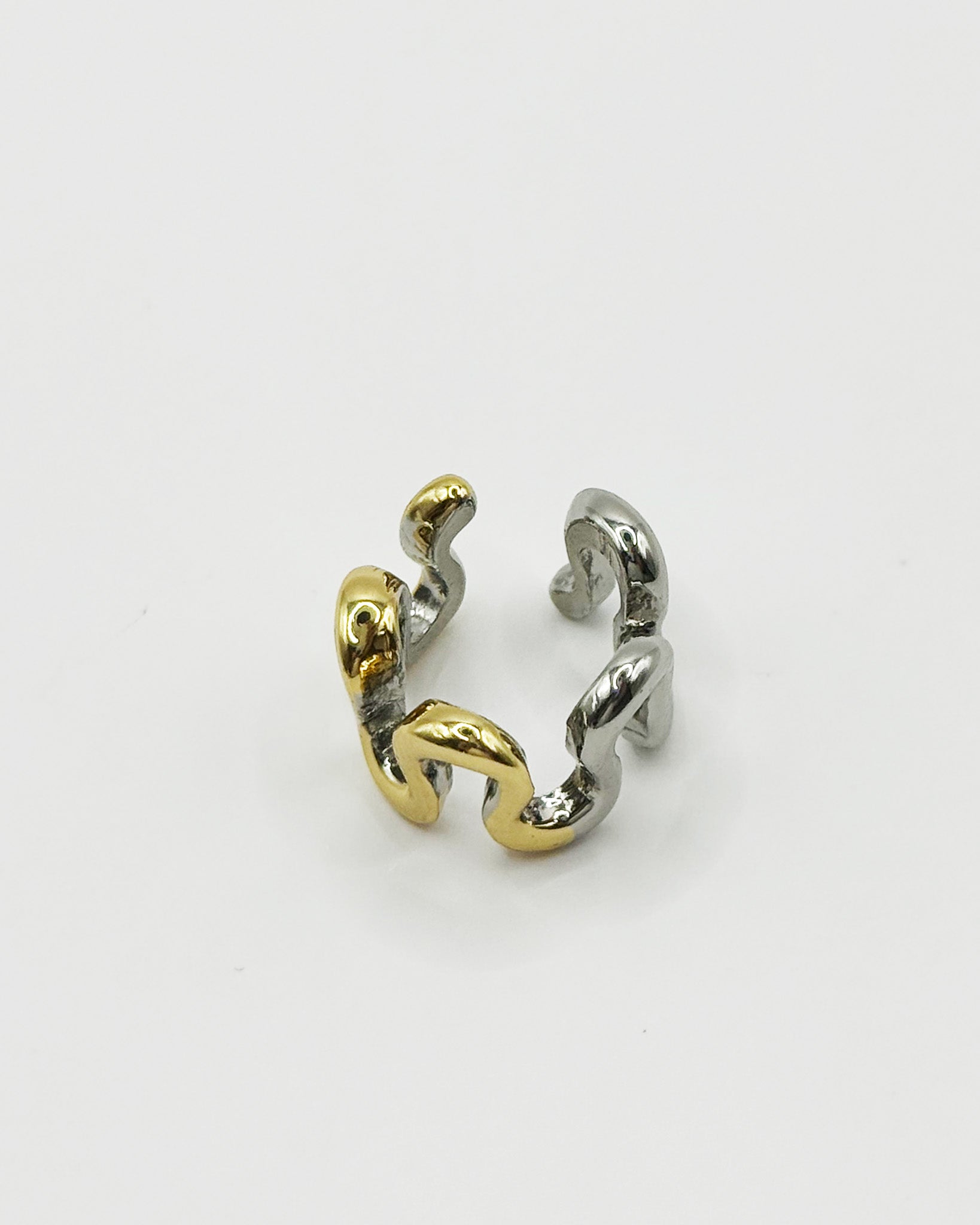 16K Plated Wavy Earcuff