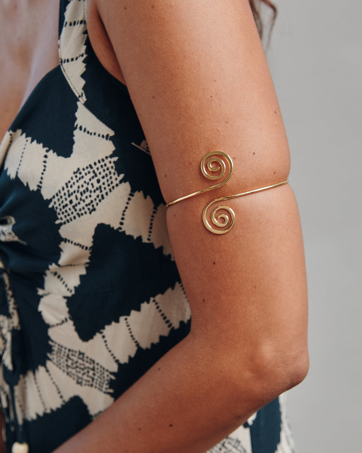 16K Plated 2 Swirls Armband