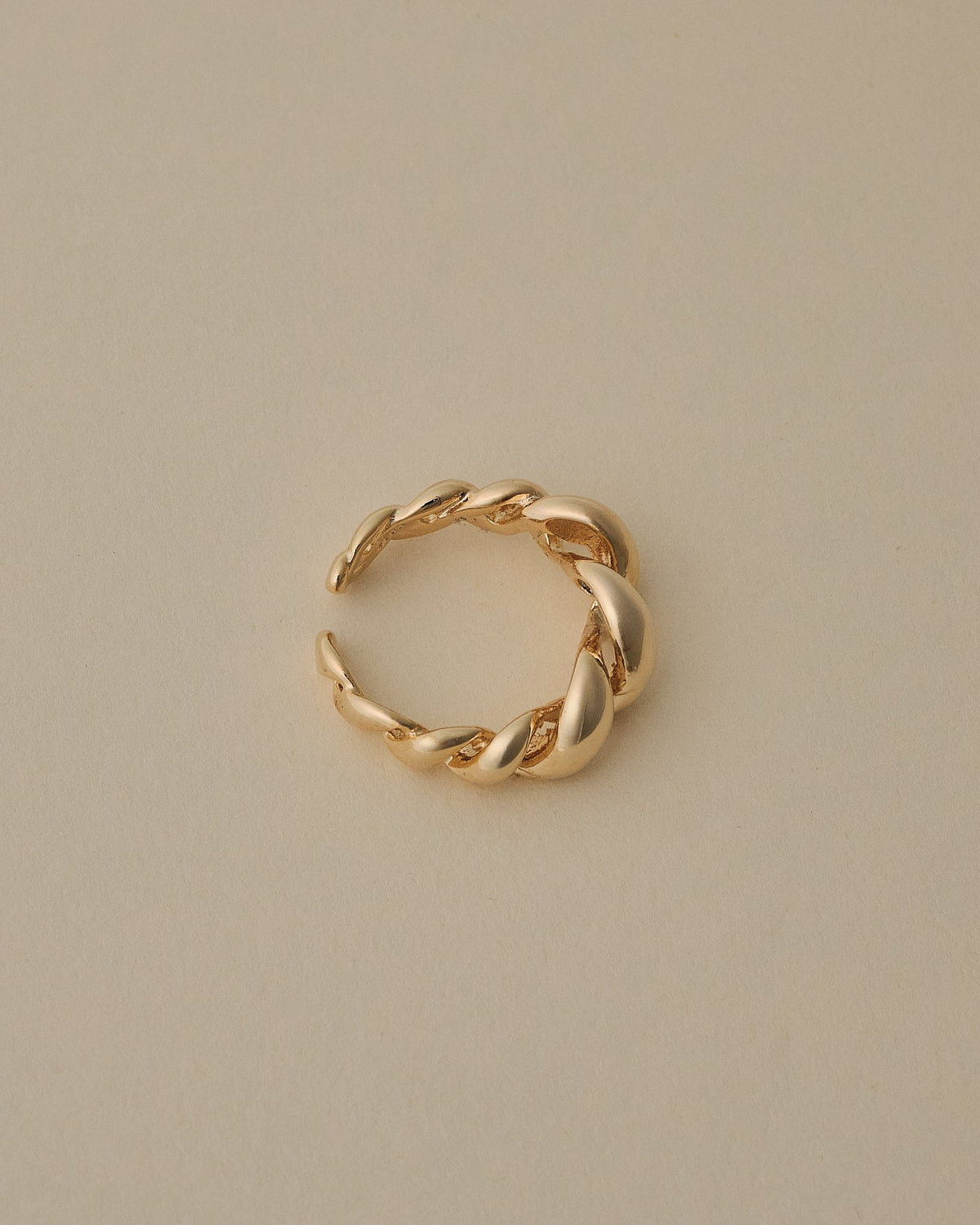 16K Plated Twisty Earcuff