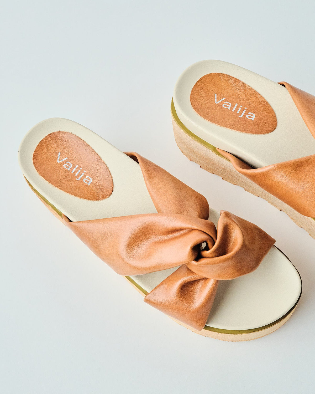 Twist &amp; Shout Flatform