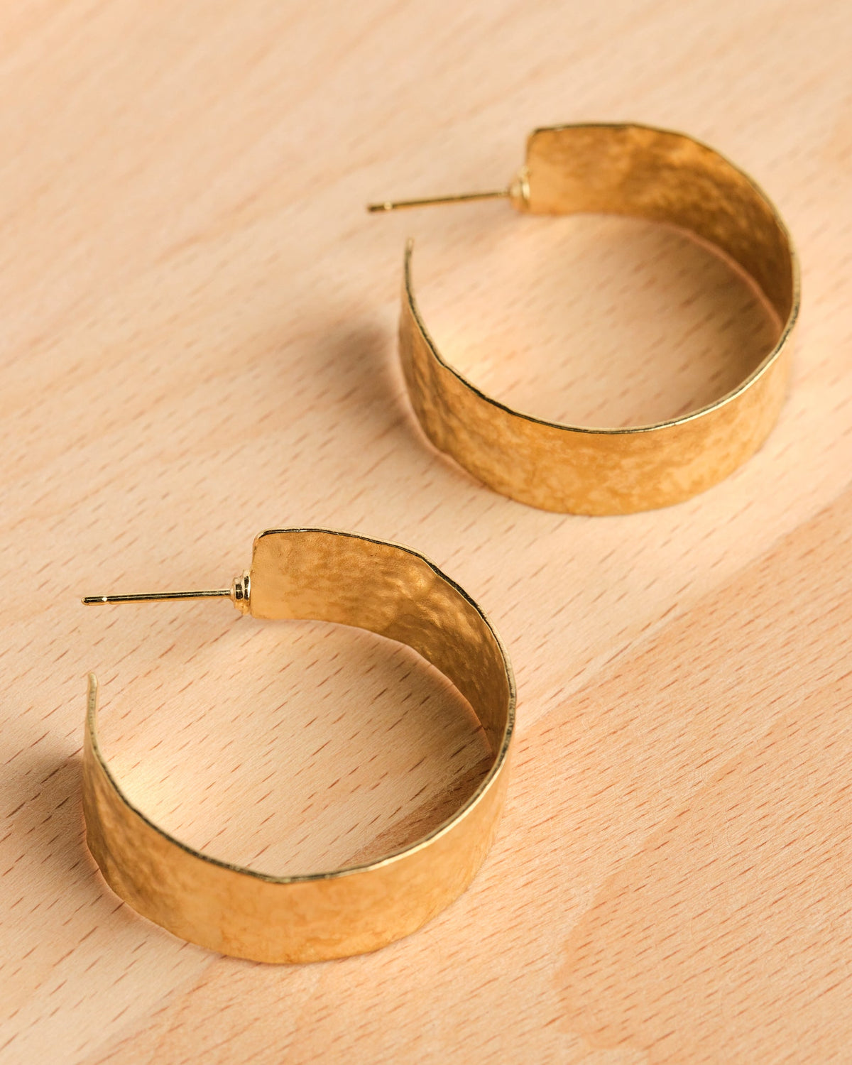 16K Plated Hammered Wide Hoops
