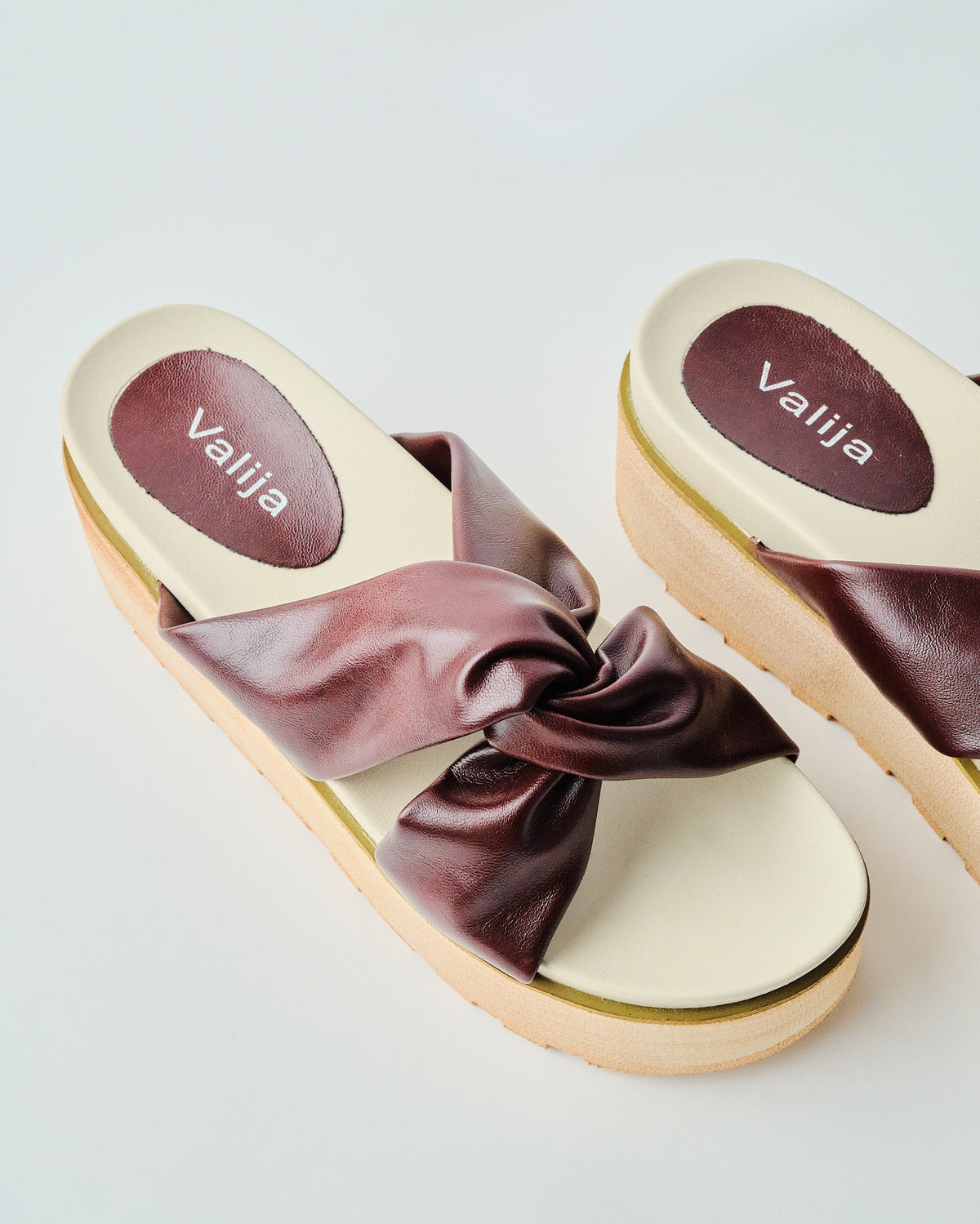 Twist &amp; Shout Flatform