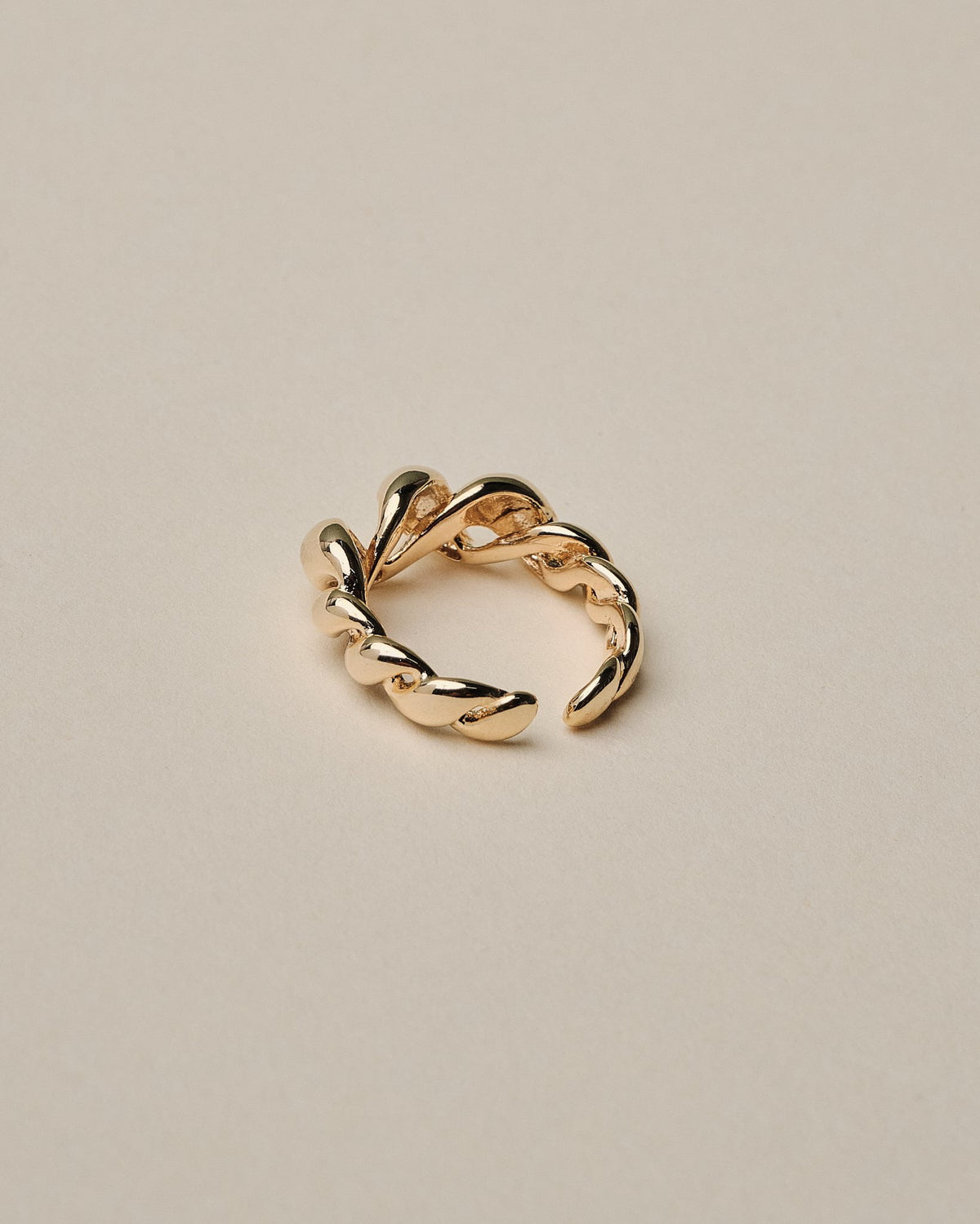 16K Plated Twisty Earcuff